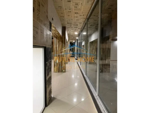 Tirane, jepet me qera ambjent biznesi Kati 1, 175 m² 1.700 € (Myslym Shyri)