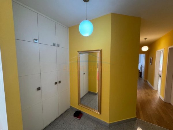 Tirane, jepet me qera apartament 2+1+Aneks+Ballkon Kati 2, 186 m² 1.500 € (Sauk)