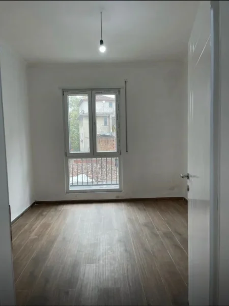 Tirane, jepet me qera ambjent biznesi Kati 2, 80 m² 1.000 € (Myslym Shyri)