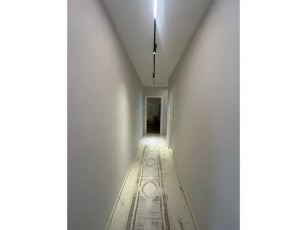 Tirane, jepet me qera apartament 2+1+Ballkon Kati 4, 105 m² 750 € (Porcelan)
