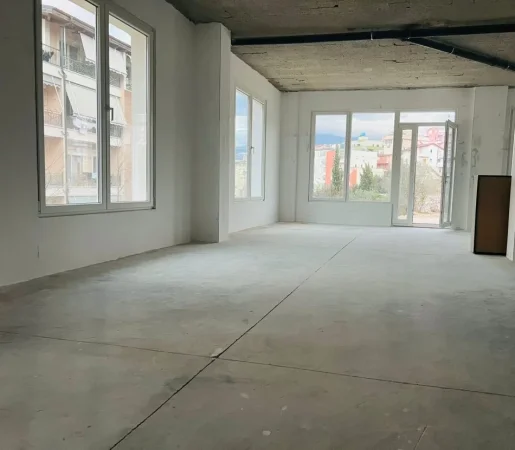 Tirane, jepet me qera ambjent biznesi Kati 0, 300 m² 4.500 € (KODRA E DIELLIT)