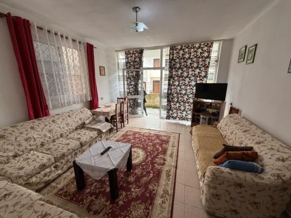 Tirane, jepet me qera apartament 2+1 Kati 1, 110 m² 300 € (Sauk)