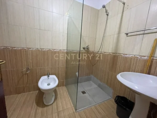 Durres, shitet apartament 1+1+Ballkon Kati 3, 72 m² 75.000 € (mali robit)