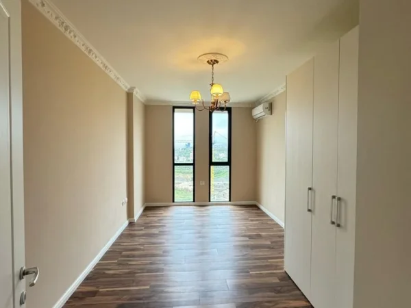 Tirane, shitet apartament 2+1 Kati 2, 124 m² 250.000 € (Liqeni i thate)