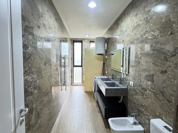 Tirane, shitet apartament 2+1 Kati 2, 124 m² 250.000 € (Liqeni i thate)