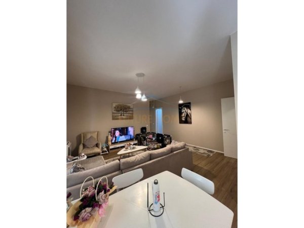 Tirane, shitet apartament 2+1+Ballkon Kati 5, 121 m² 365.000 € (rruga e kavajes)