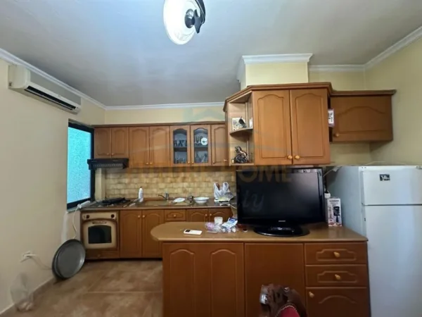 Tirane, shitet apartament 2+1 Kati 2, 96 m² 300.000 € (Kinema Agimi,Blloku)