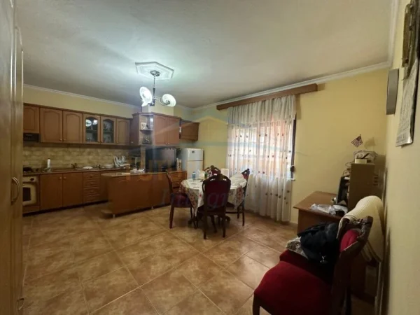 Tirane, shitet apartament 2+1 Kati 2, 96 m² 300.000 € (Kinema Agimi,Blloku)
