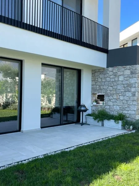 Tirane, shitet Vile 3 Katshe Kati 3, 800 m² 2.200.000 € (liqeni i farkes)