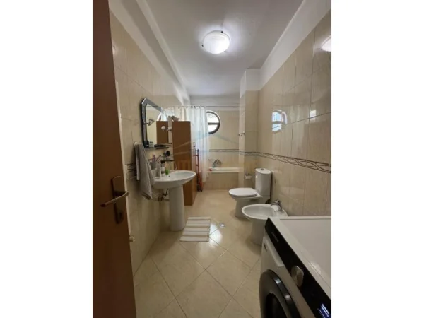 Tirane, shitet apartament 2+1 Kati 0, 120 m² 345.000 € (rruga e kavajes)