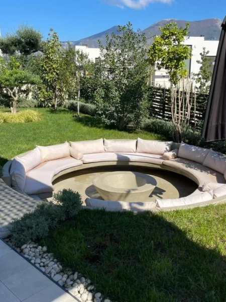 Tirane, shitet Vile 3 Katshe Kati 3, 800 m² 2.200.000 € (liqeni i farkes)