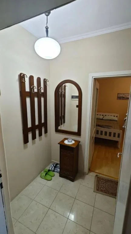 Tirane, jepet me qera apartament 1+1 Kati 1, 40 m² 400 € (Stadiumi Dinamo)