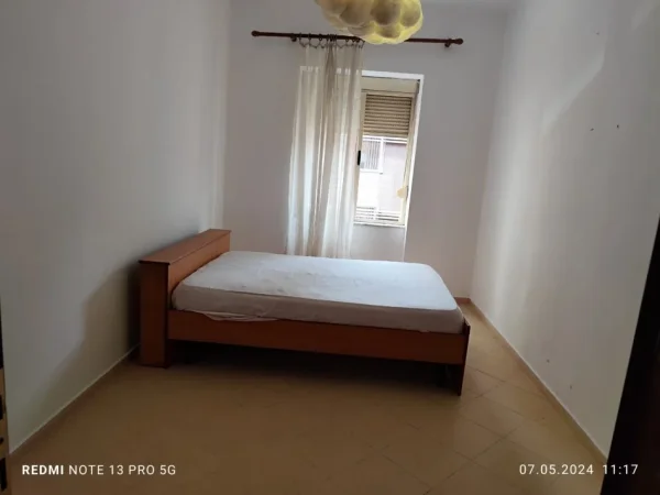 Tirane, jepet me qera apartament 2+1 Kati 2, 65 m² 450 € (Shallvaret)