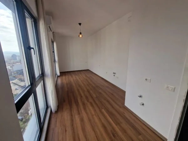 Tirane, jepet me qera apartament 1+1 Kati 11, 40 m² 350 € (Rruga E Dibres)