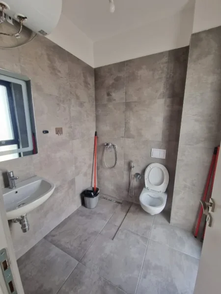 Tirane, jepet me qera apartament 1+1 Kati 11, 40 m² 350 € (Rruga E Dibres)