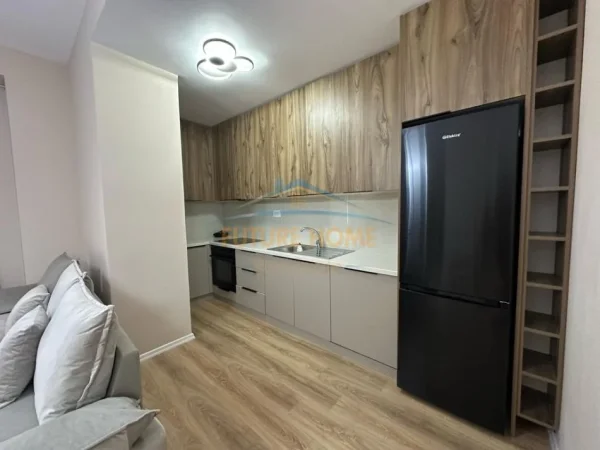 Tirane, shitet apartament 1+1 Kati 14, 89 m² 215.000 € (Rruga e Kavajes)