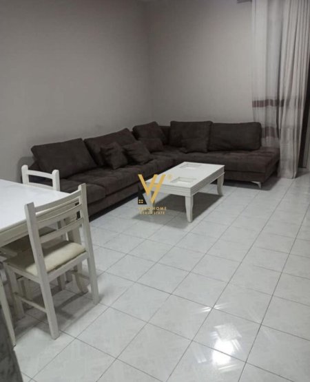 Tirane, jepet me qera apartament 2+1+Ballkon Kati 2, 100 m² 600 € (KOMUNA E PARISIT)