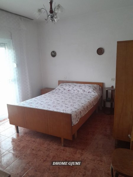 Tirane, jepet me qera apartament 2+1+Ballkon Kati 6, 90 m² 300 € (rruga Njazi Meka)