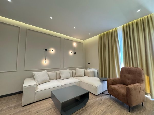 Tirane, jap me qera apartament 1+1+Ballkon Kati 5, 75 m² 900 € (Kompleksi Delijorgji)