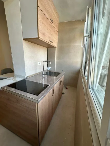 Tirane, jepet me qera garsonier Kati 6, 35 m² 400 € (ISH TREGU ELEKTRIK)