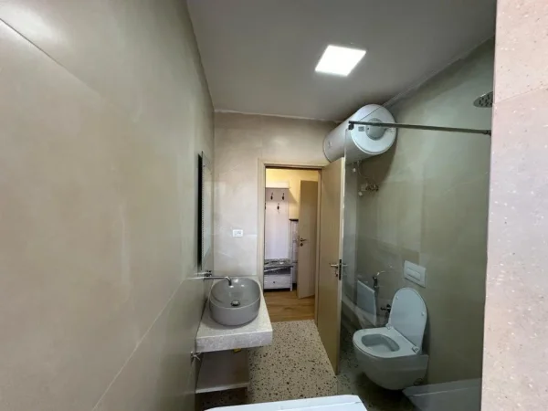 Tirane, jepet me qera garsonier Kati 6, 35 m² 400 € (ISH TREGU ELEKTRIK)