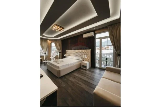 Tirane, jepet me qera hotel Kati 3, 331 m² 3.200 € (Kinostudio)