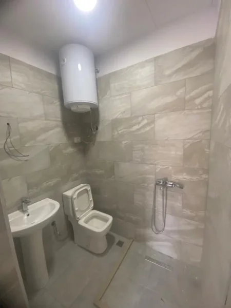 Jepen 2 hyrje shtepi private  Spitali QSUT  apartament 1+1 Kati 1, 400 €