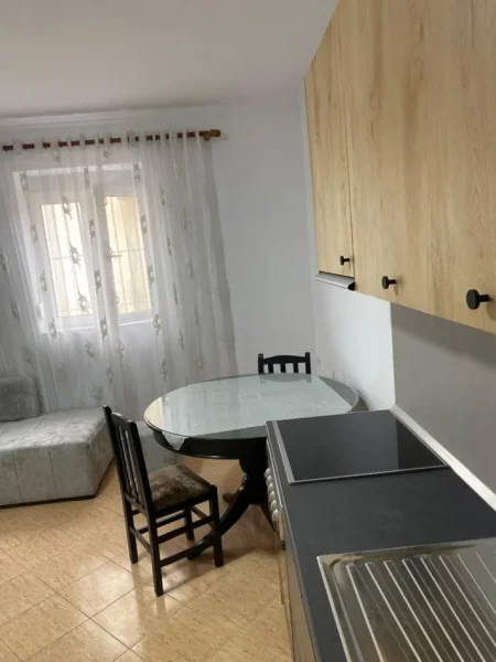 Jepen 2 hyrje shtepi private  Spitali QSUT  apartament 1+1 Kati 1, 400 €
