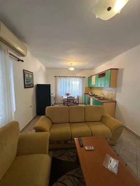 Tirane, jepet me qera shtepi 2+1+Aneks+Ballkon Kati 0, 120 m² 400 € 
