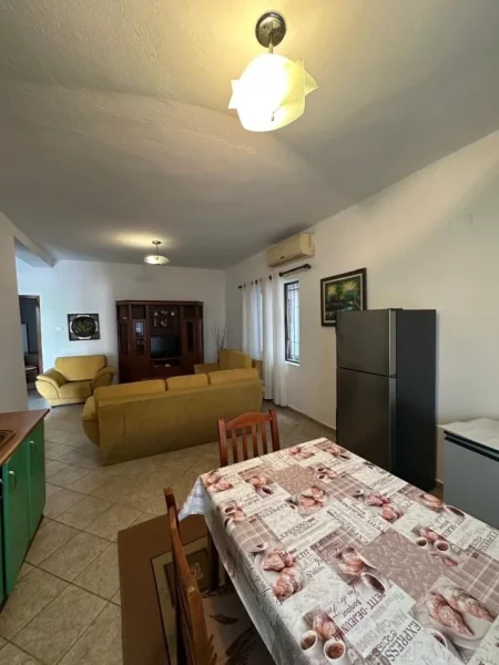 Tirane, jepet me qera shtepi 2+1+Aneks+Ballkon Kati 0, 120 m² 400 € 