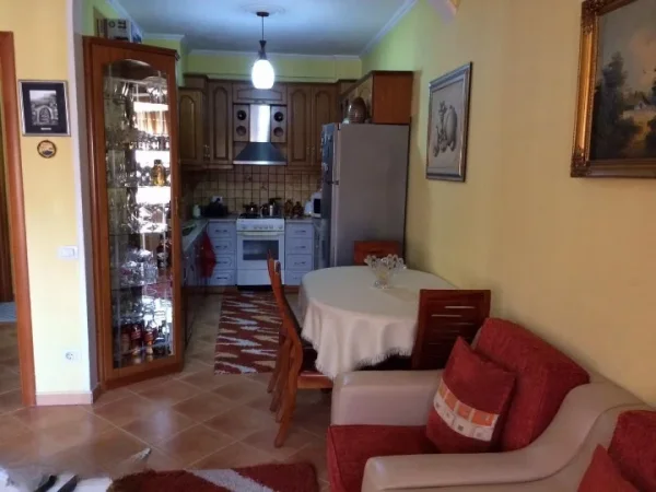 Tirane, jepet me qera apartament 2+1 Kati 11, 70 m² 500 € (Stacioni i Trrenit)