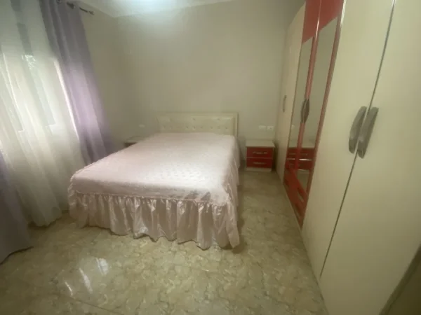 Tirane, jepet me qera apartament 2+1+Ballkon Kati 2, 100 m² 500 € (Hamdi sina)