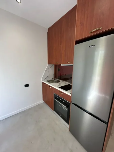 Tirane, shes apartament 1+1 Kati 5, 73 m² (SHALLVARET)