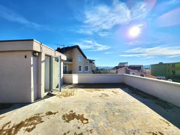 Me Qera: Vile 2 Kateshe *PRIVATE* (📍 Vilat Gjermane, Kompl.Grande, pa vajt ) Me Oborr te Madh dhe Tarrace - Super Pamje