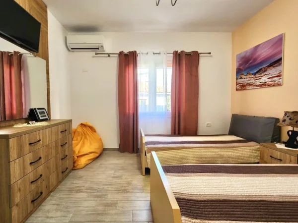 Me Qera: Vile 2 Kateshe *PRIVATE* (📍 Vilat Gjermane, Kompl.Grande, pa vajt ) Me Oborr te Madh dhe Tarrace - Super Pamje