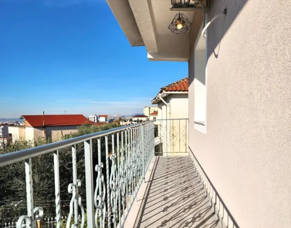 Me Qera: Vile 2 Kateshe *PRIVATE* (📍 Vilat Gjermane, Kompl.Grande, pa vajt ) Me Oborr te Madh dhe Tarrace - Super Pamje