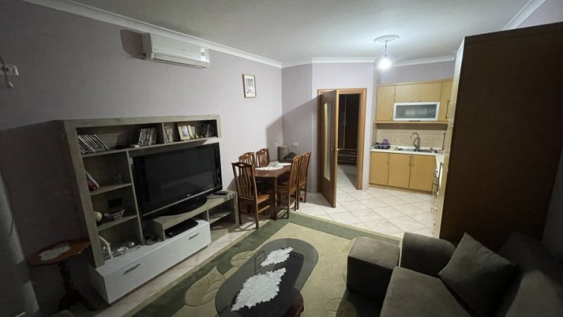 Tirane, jepet me qera apartament 1+1+Ballkon Kati 4, 74 m² 350 € (Pallati verdhe, kthesa e kamzes Casa Italia, afer terminalit veri-jug)