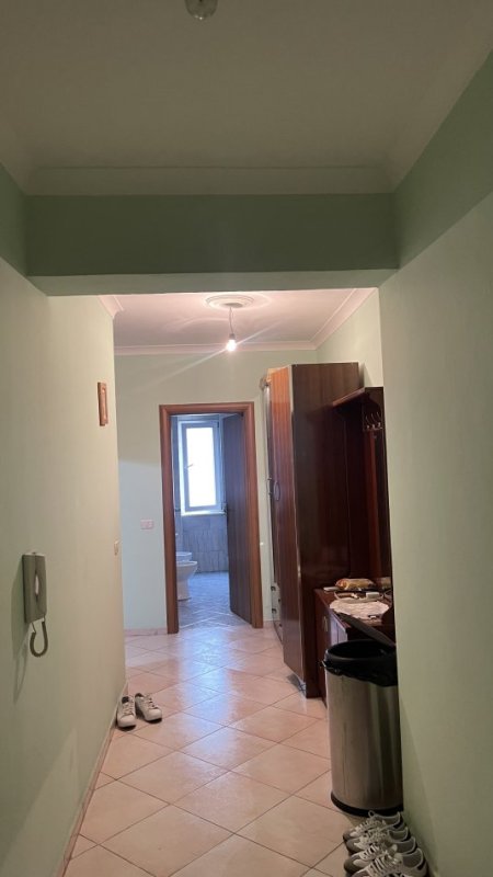 Tirane, jepet me qera apartament 1+1+Ballkon Kati 4, 74 m² 350 € (Pallati verdhe, kthesa e kamzes Casa Italia, afer terminalit veri-jug)
