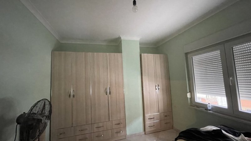Tirane, jepet me qera apartament 1+1+Ballkon Kati 4, 74 m² 350 € (Pallati verdhe, kthesa e kamzes Casa Italia, afer terminalit veri-jug)