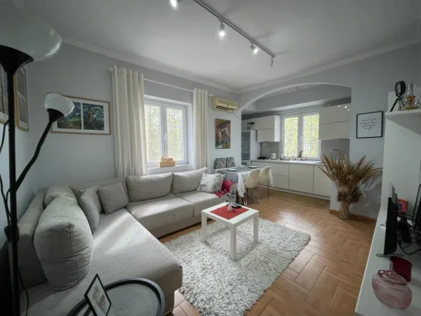 Tirane, jepet me qera apartament 2+1 Kati 3, 90 m² 650 € (21 Dhjetori)
