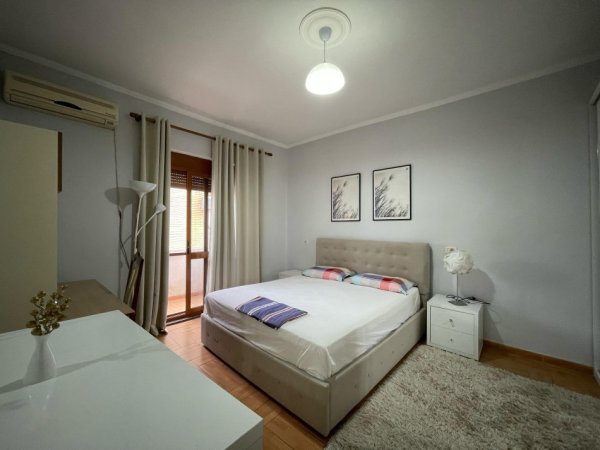Tirane, jepet me qera apartament 2+1 Kati 3, 90 m² 650 € (21 Dhjetori)