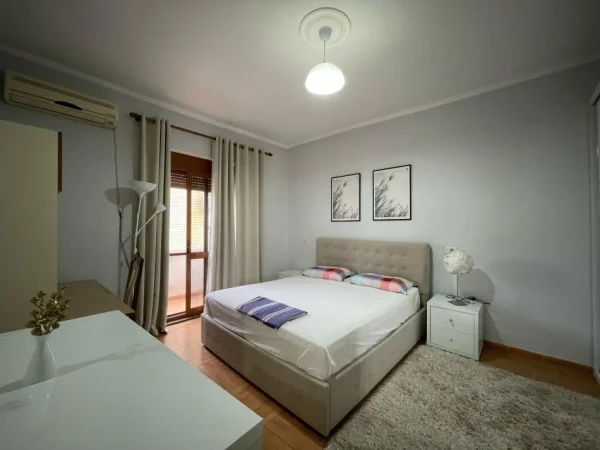 Tirane, jepet me qera apartament 2+1 Kati 3, 90 m² 650 € (21 Dhjetori)