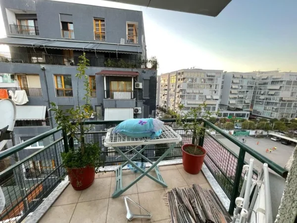 Tirane, shitet apartament 2+1 Kati 4, 81 m² 208.000 € (Komuna e Parisit)