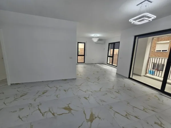 ISH TREGU ELEKTRIK, JEPET ME QERA APARTAMENT 2+1+GARAZH