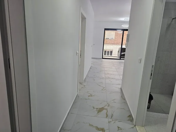 ISH TREGU ELEKTRIK, JEPET ME QERA APARTAMENT 2+1+GARAZH