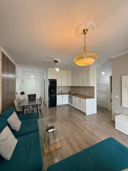 Tirane, jepet me qera apartament 2+1+Ballkon Kati 6, 95 m² 700 € (KOMPLEKSI FIORI DI BOSKO)