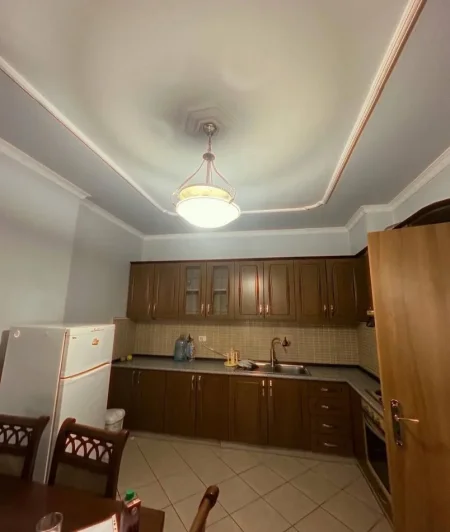 Tirane, jepet me qera apartament 2+1+Ballkon Kati 3, 90 m²450 € (Astir bar artisti)