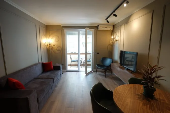 Tirane, jepet me qera apartament 1+1 Kati 2, 59 m² 599 € (Ish ekspozita)