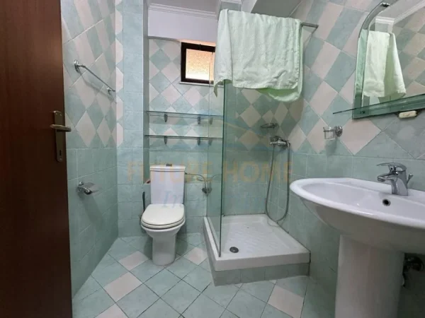 Tirane, shitet apartament 3+1 Kati 1, 138 m² 320.000 € (Komuna e Parisit)