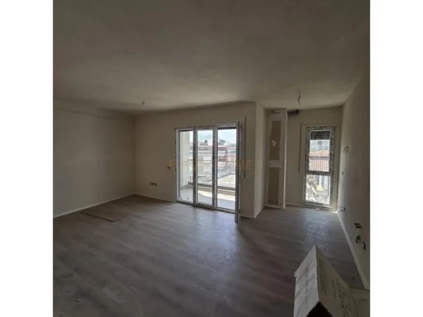 Tirane, shitet apartament 2+1 Kati 2, 94 m² 196.200 € (Jordan Misja)